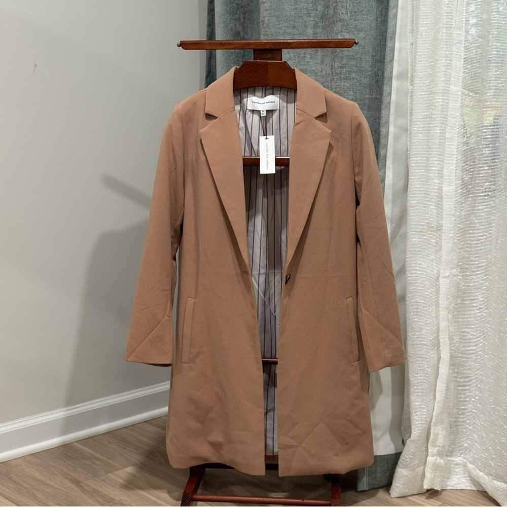 NWT Cupcakes & Cashmere Classic Camel Trench Coat